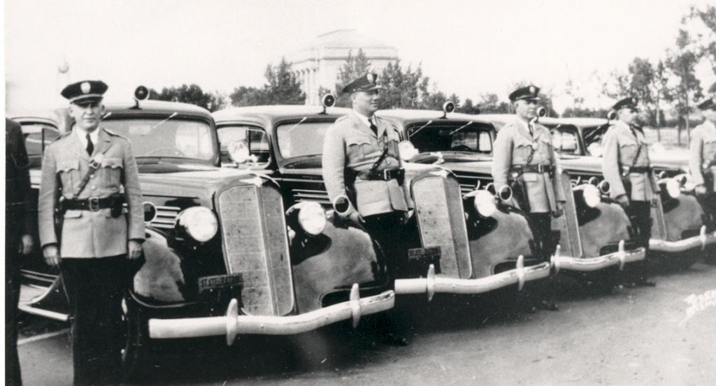 1st5in1935_Buicks.jpg